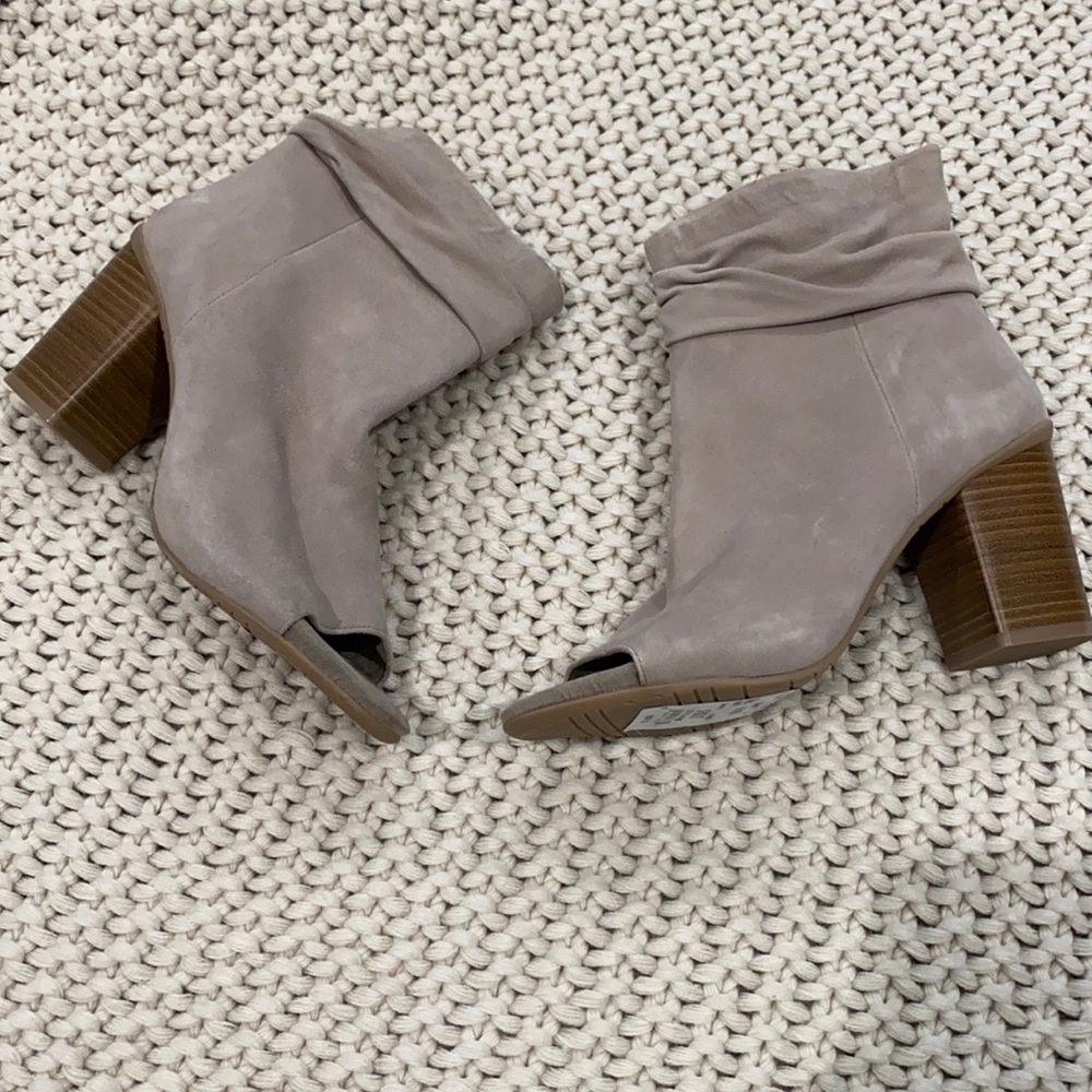 New Kenneth Cole Booties size 8